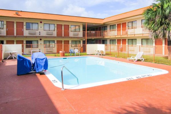 RODEWAY INN AND SUITES LAKE CHARLES (Lake Charles)